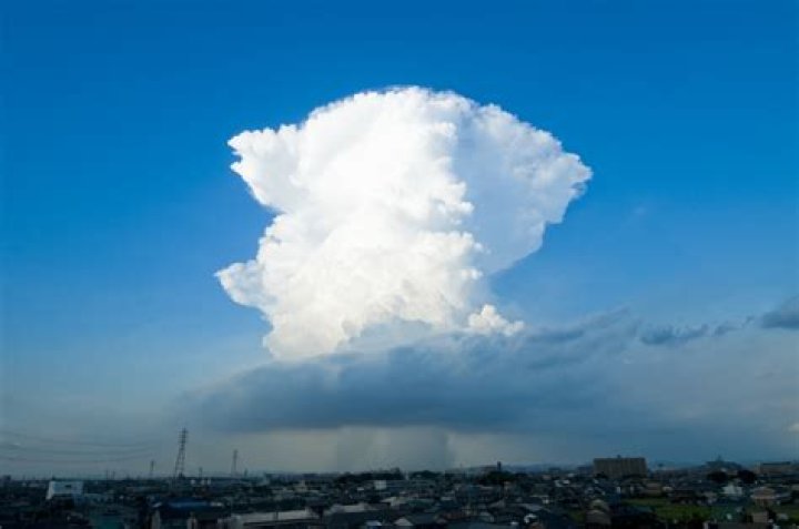 Can planes fly through cumulonimbus?