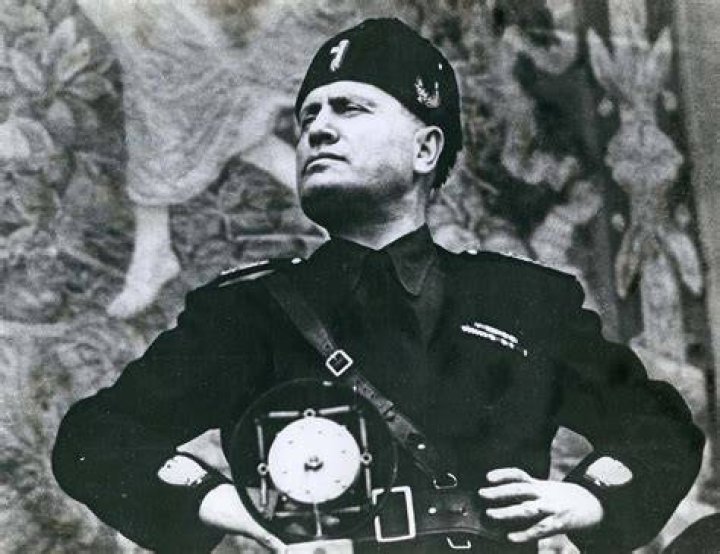 Did mussolini help the economy?