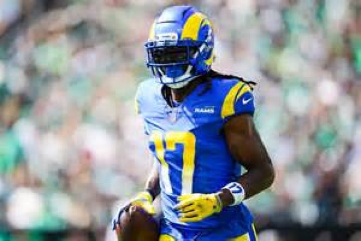 Does davante adams have a sister?