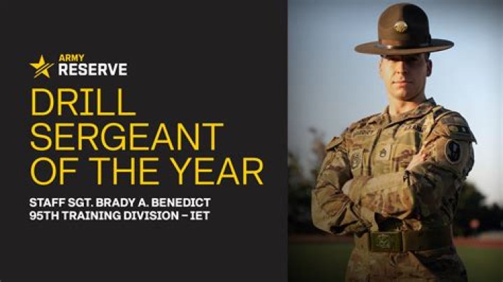 How much do sergeants make in the army?