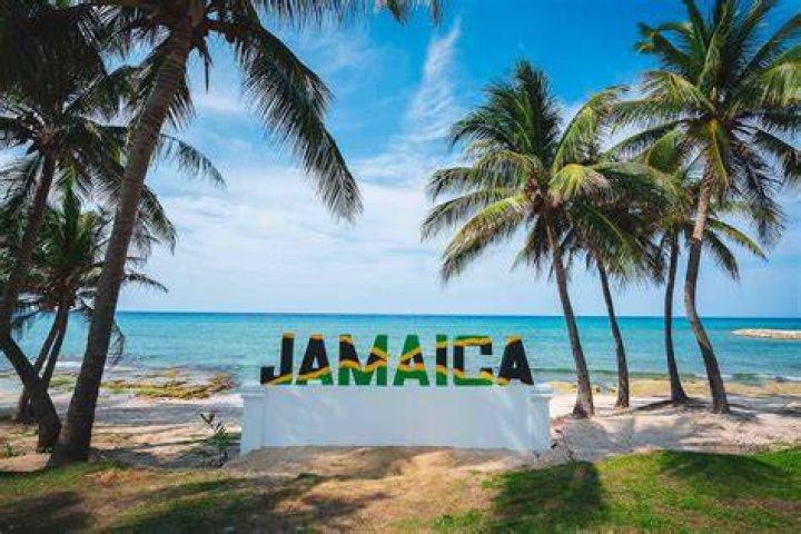 Is jamaica beach public?