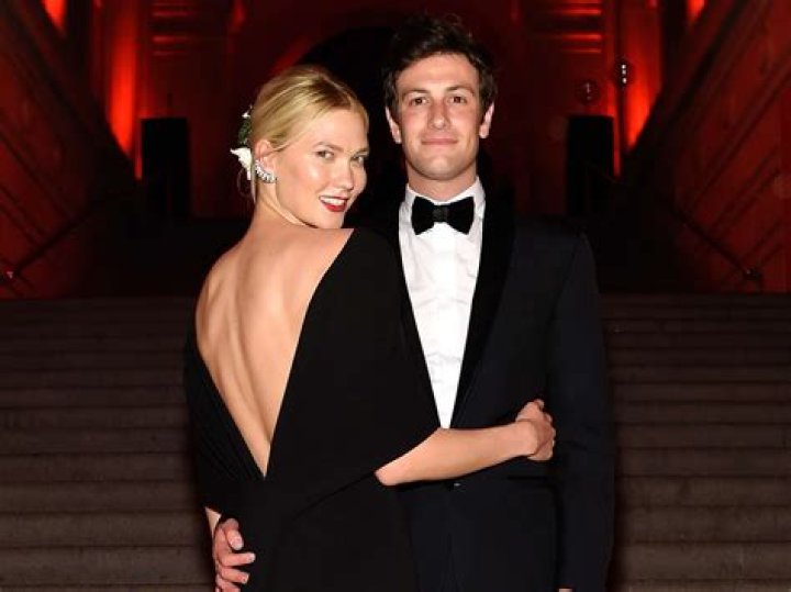 When did karlie kloss start dating kushner?