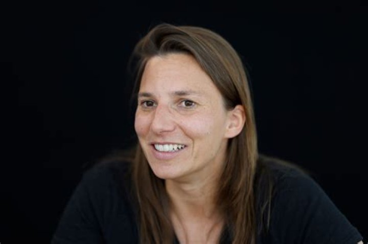 Where is simona de silvestro?